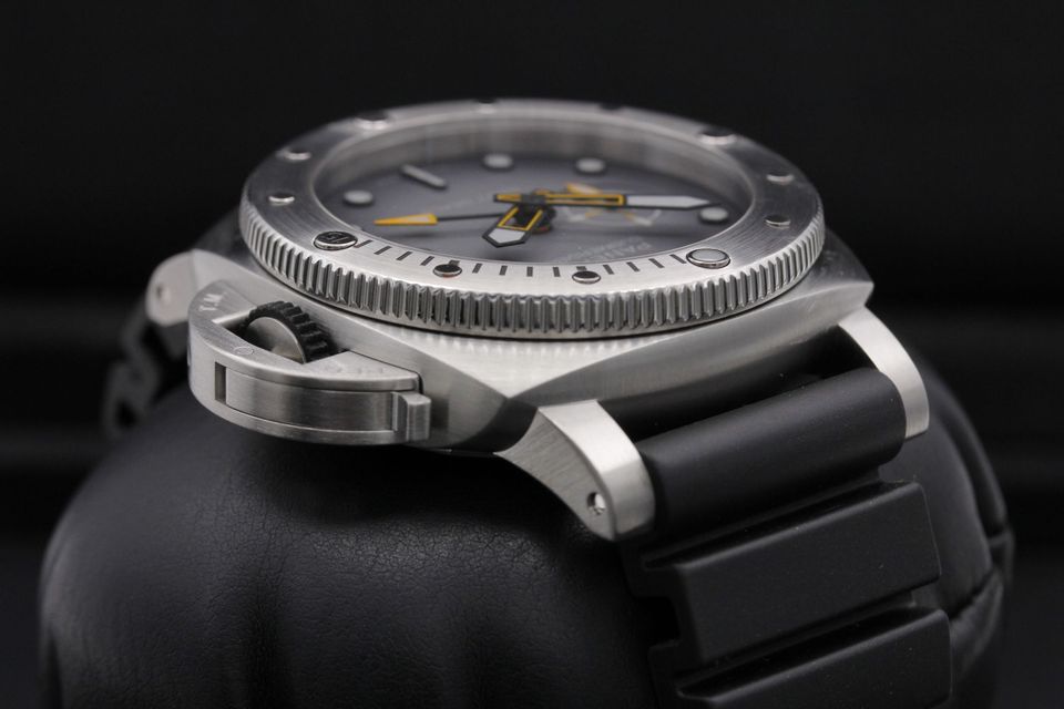 Panerai Submersible PAM01323 Image 4